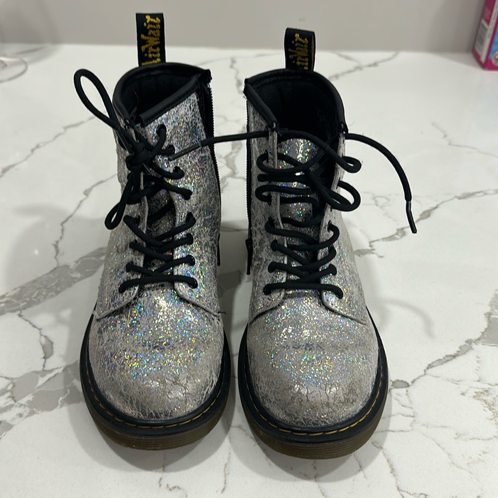 Silver Doc Maartens in excellent used condition.Size 3